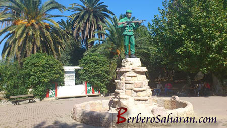 Les jeunes kabyles dans les jardins publics a AZAZGA